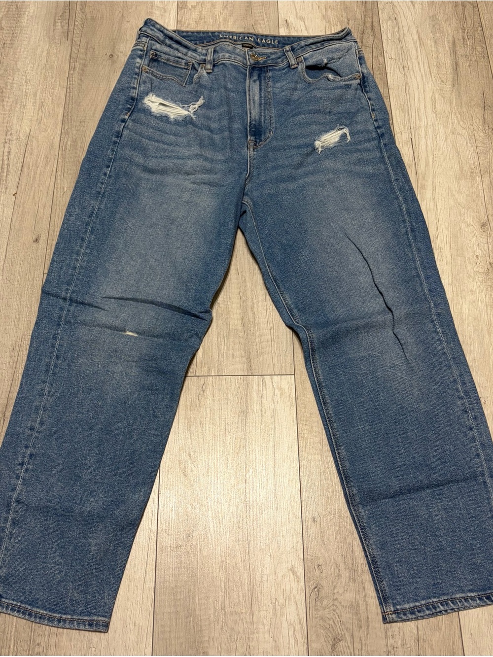 American Eagle Mom Straight Jean
